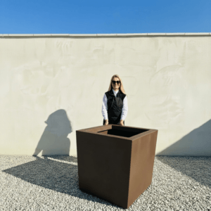 The Venice Cube Pot 85 Colour Mocha Brown (Resin)