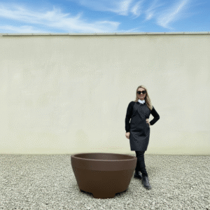 The Capri Pot 90 Colour Mocha (Resin)